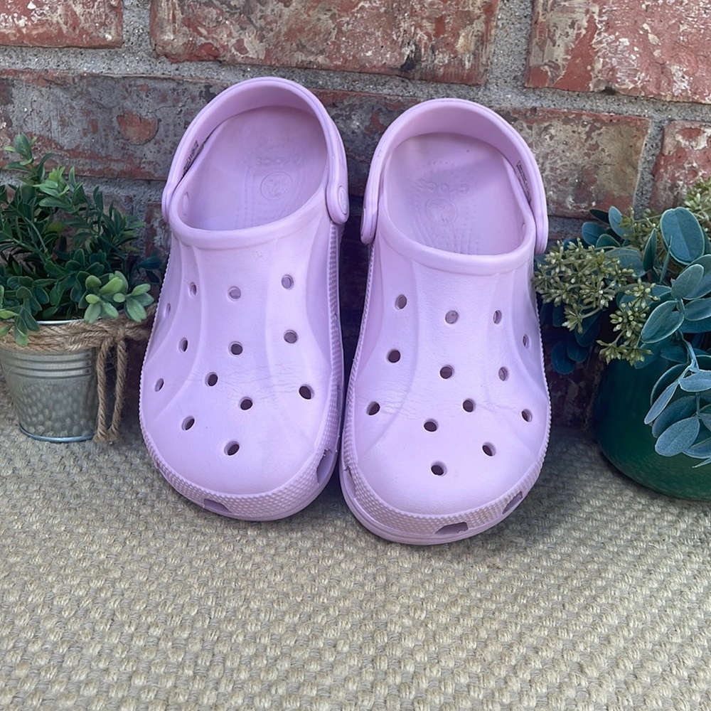Super cute pink size 9 Crocs